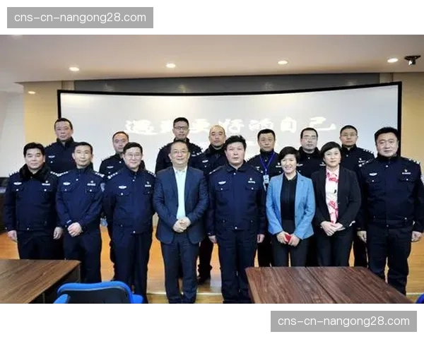独家专访前裁判奈杰尔-欧文斯，谈论现代比赛执法中的沟通艺术